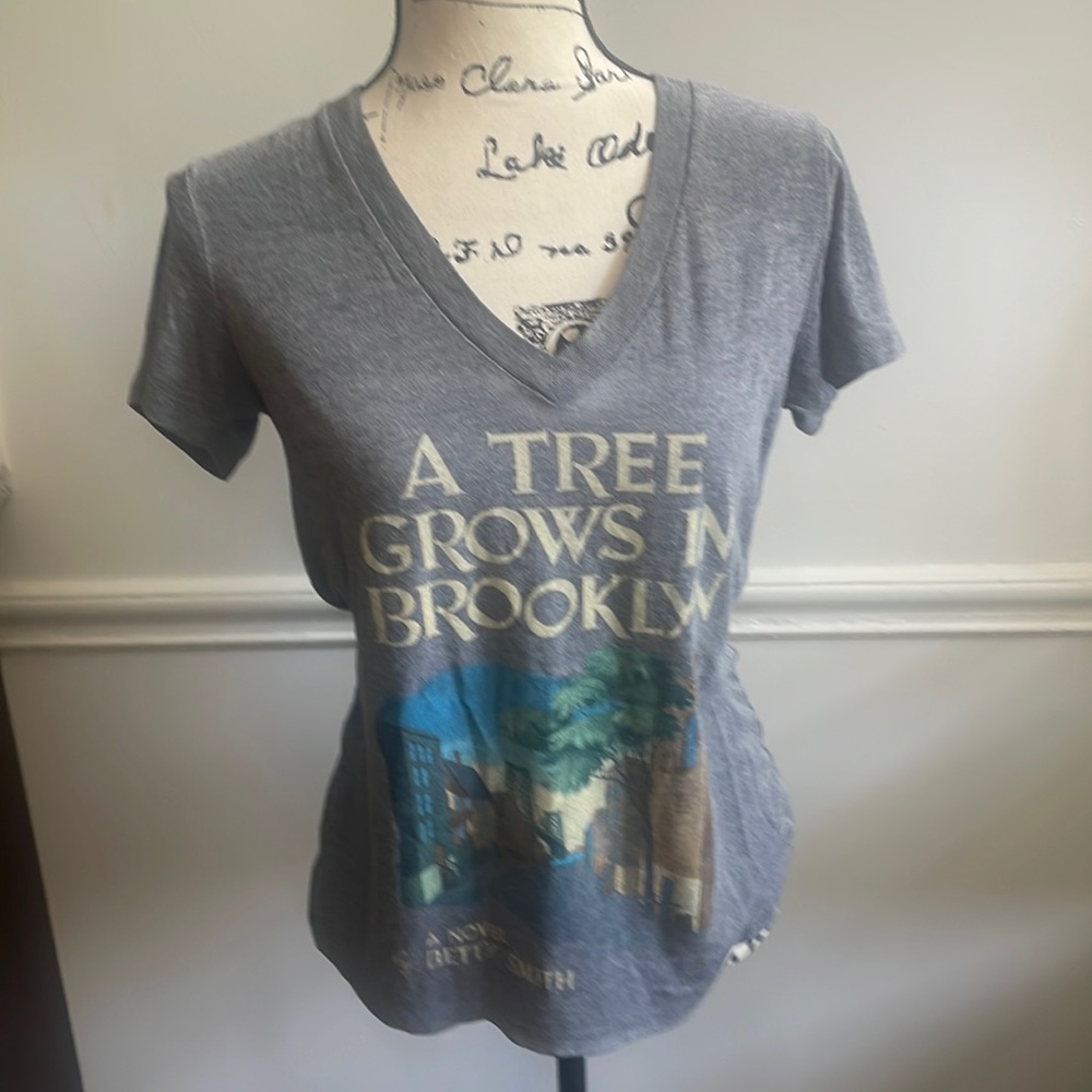 V-neck T-shirt storybooks